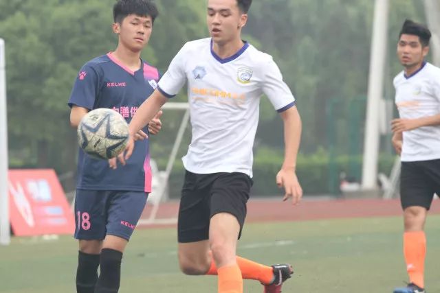 记者：阿布德膝盖韧带中度扭伤，预计将缺席数周时间